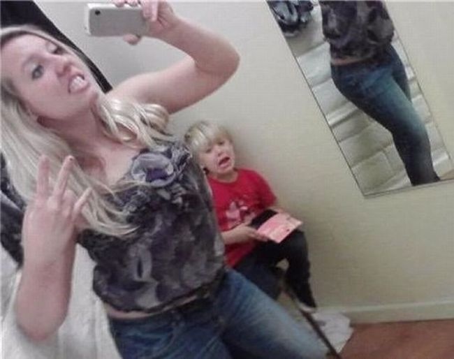 глупые нелепые селфи, тупые самострелы 