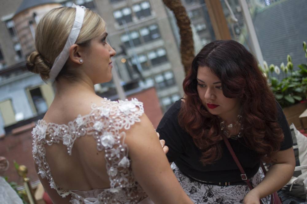 10th annual toilet paper wedding dress contest, платья из туалетной бумаги, свадебные платья из бумаги