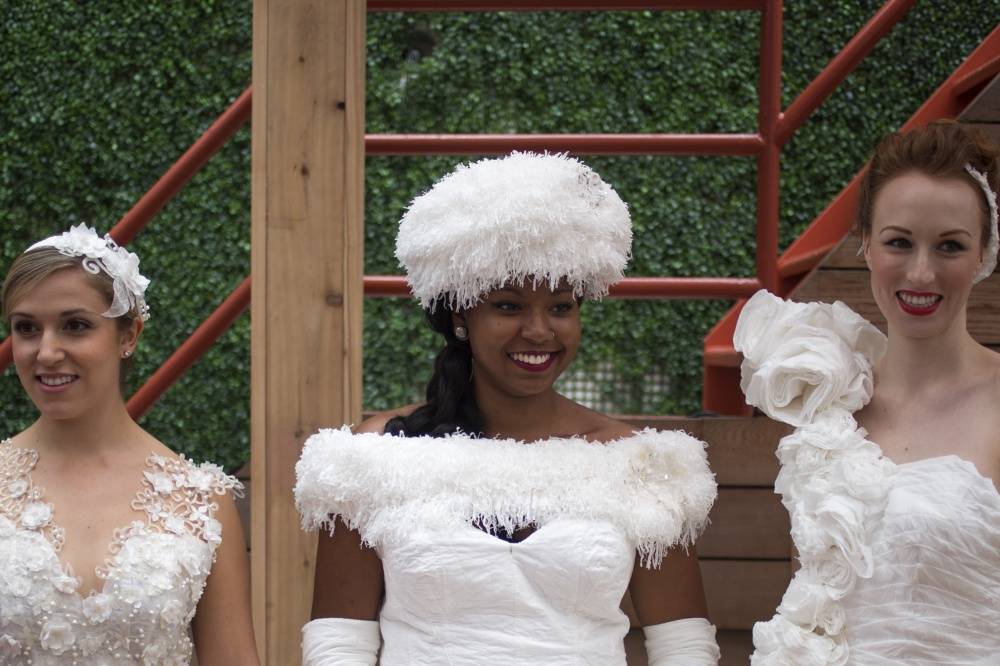 10th annual toilet paper wedding dress contest, платья из туалетной бумаги, свадебные платья из бумаги