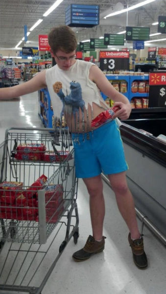 Горе-модники на улицах города, фрики