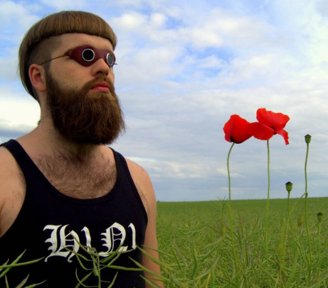 Горе-модники на улицах города, фрики