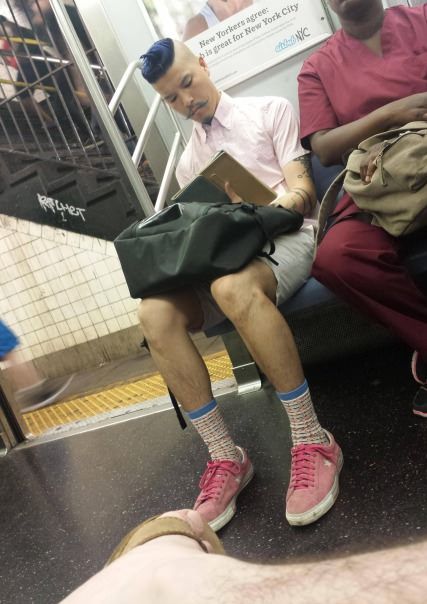 Горе-модники на улицах города, фрики