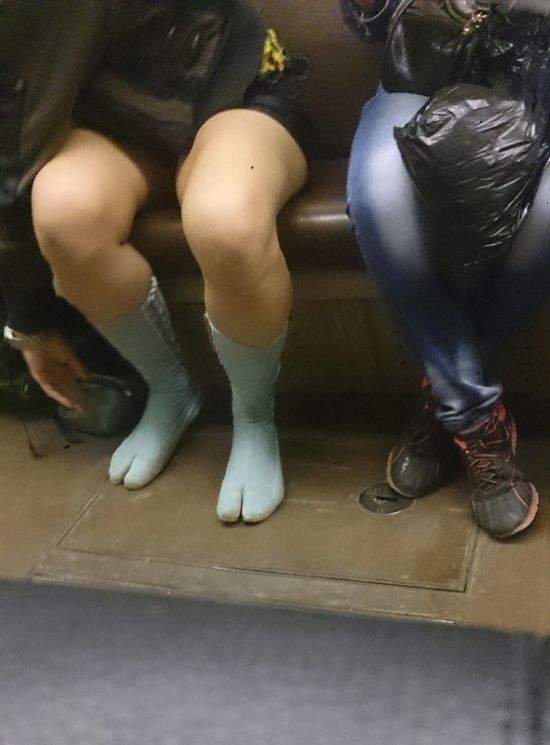 Горе-модники на улицах города, фрики