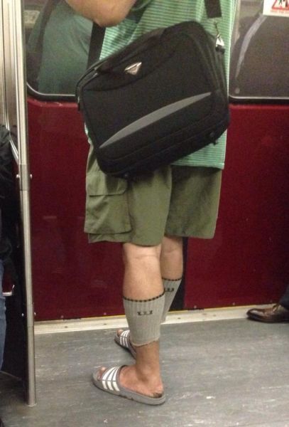 Горе-модники на улицах города, фрики