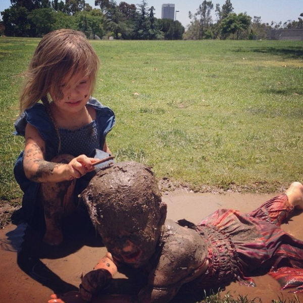 мальчик носит платья, ашер любит носить платья, seth Menachem  