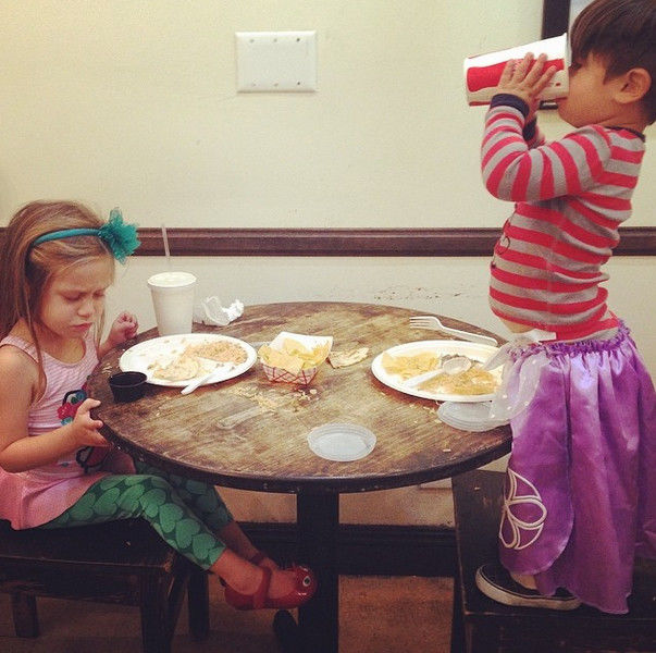 мальчик носит платья, ашер любит носить платья, seth Menachem  