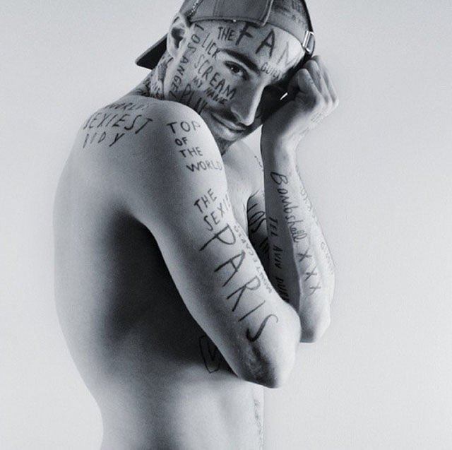 Канадская модель тату на лице, модель набил на лице случайные слова, Вин Лос, Vin Los, тату случайные слова по всему телу