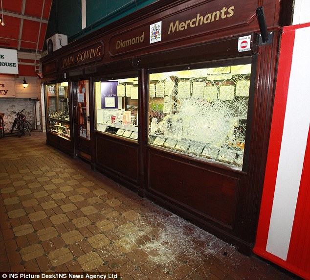 грабитель задохнулся во время задержания, сели на грабителя, Клинт Таунсенд, Clint Townsend