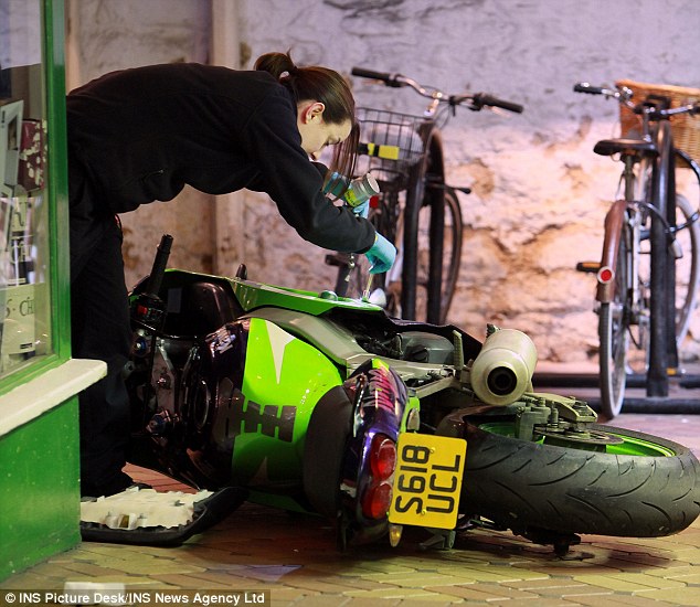 грабитель задохнулся во время задержания, сели на грабителя, Клинт Таунсенд, Clint Townsend