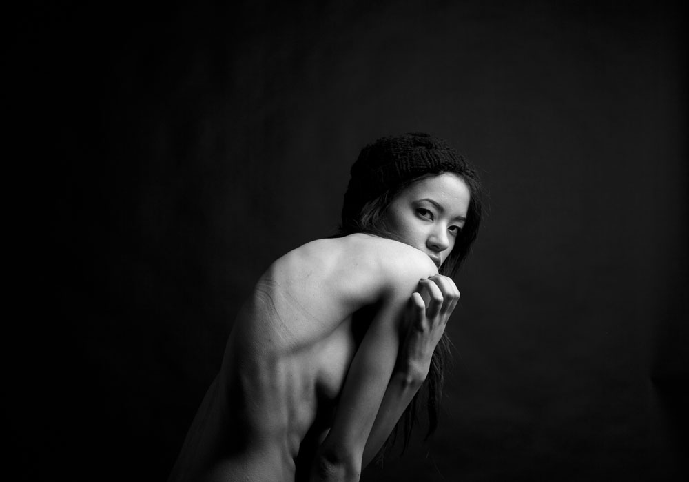 Айша Джонс, Ayesha Jones, девушка с кривой спиной стала моделью, страшный сколиоз