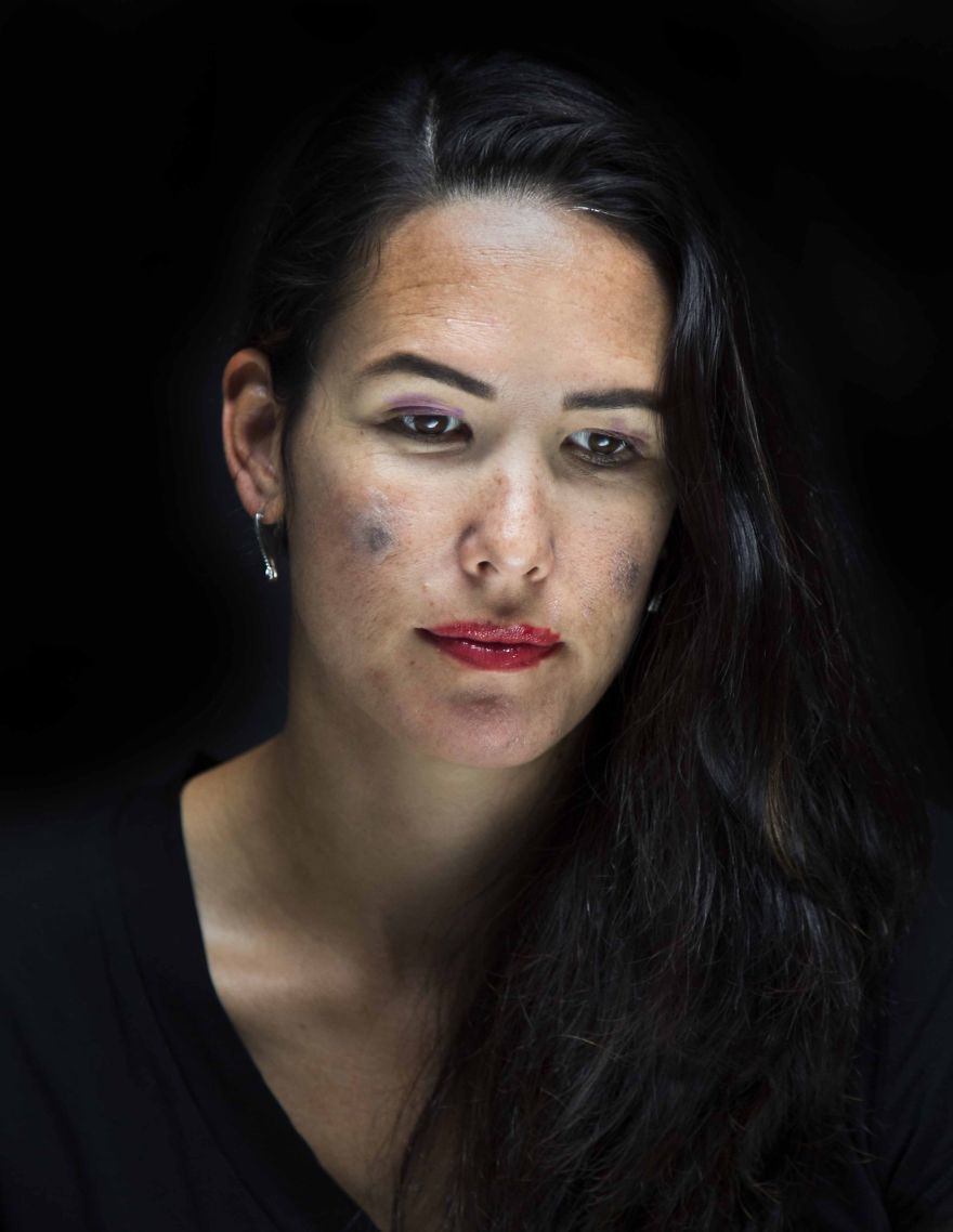 Дочки-матери: фотопроект, в котором маленькие девочки делают макияж своим мамам Элли Хайс, Elly Heise, Daughter does my makeup, маленькие девочки красят свои мам