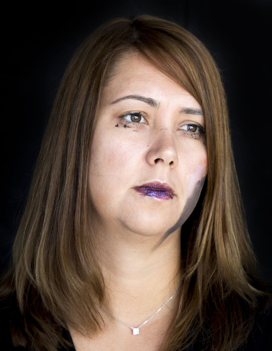 Дочки-матери: фотопроект, в котором маленькие девочки делают макияж своим мамам Элли Хайс, Elly Heise, Daughter does my makeup, маленькие девочки красят свои мам