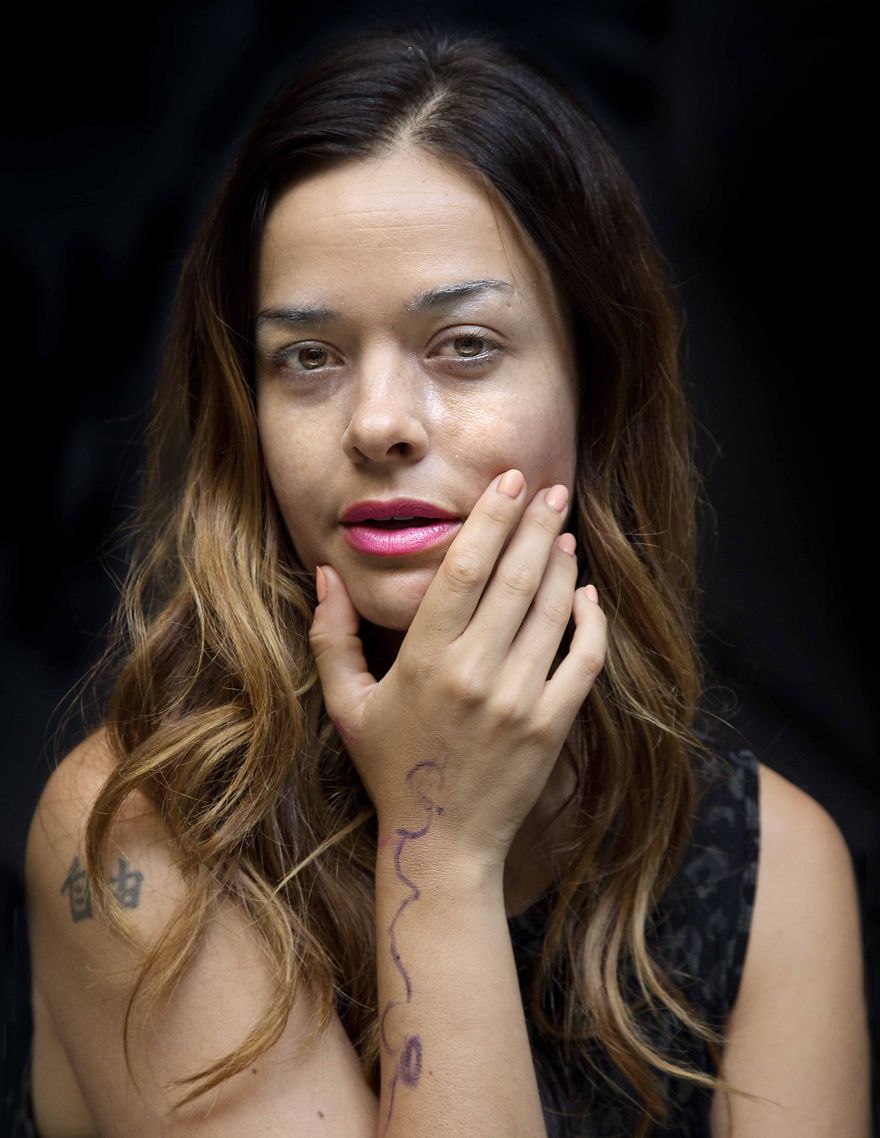 Дочки-матери: фотопроект, в котором маленькие девочки делают макияж своим мамам Элли Хайс, Elly Heise, Daughter does my makeup, маленькие девочки красят свои мам