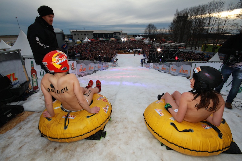 Nacktrodeln, чемпионат, по катанию на санках, голышом, голыми, топлес, 2014