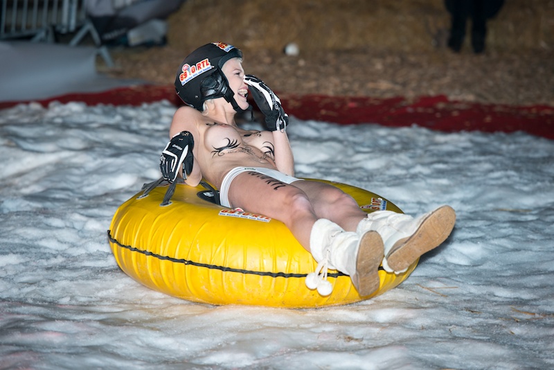 Nacktrodeln, чемпионат, по катанию на санках, голышом, голыми, топлес, 2014