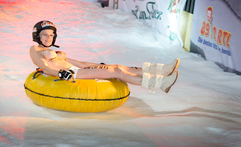 Nacktrodeln, чемпионат, по катанию на санках, голышом, голыми, топлес, 2014