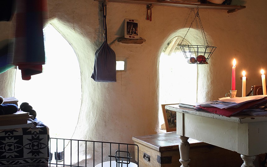 эко-дом из подручных средств, дом хоббита, дом за 252 доллара, £150 hobbit hole, Майкл Бак Michael Buck 