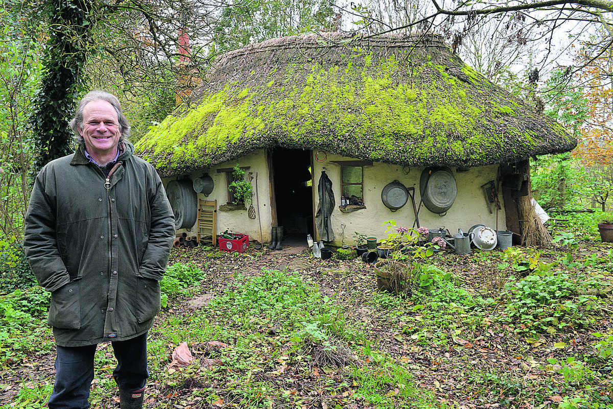 эко-дом из подручных средств, дом хоббита, дом за 252 доллара, £150 hobbit hole, Майкл Бак Michael Buck 