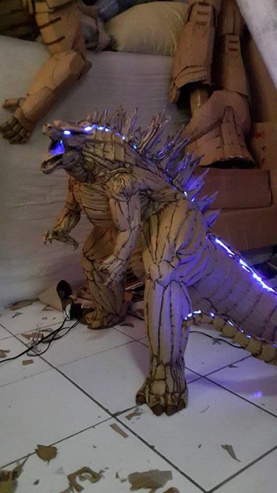 Невообразимые скульптуры из обычного картона от Кай-Сян Хонга скульптуры из картона, годзилла из картона, картон железный человек, Кай-Сян Хонг, Kai-Xiang Xhong