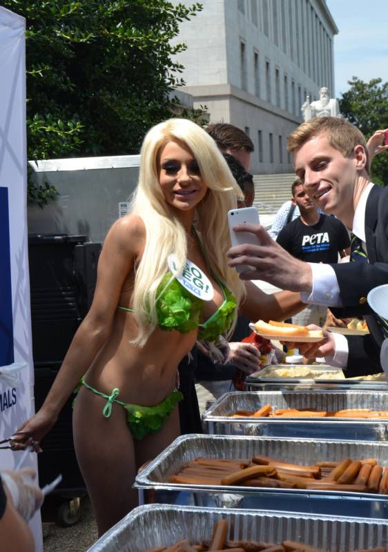 Courtney Stodden Кортни Стодден, бикини из салатных листьев, PETA 