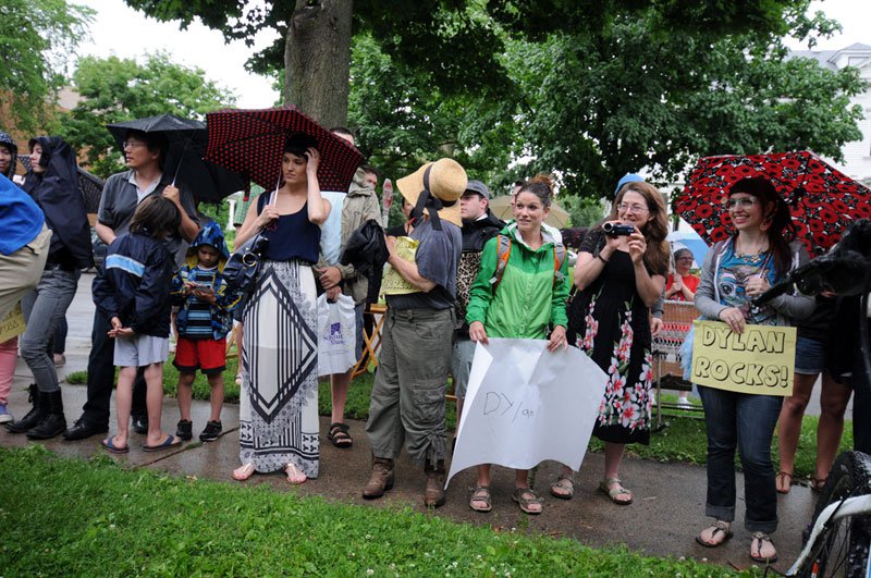 Бесплатный концерт во дворе дома, Дилан Споринг, Dylan Spoering, Томас Ребайн, Thomas Rehbein