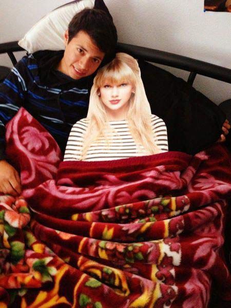 Люди, относящиеся к своему одиночеству с юмором одинокие люди, forever alone, форева элон, одиночество люди смешное