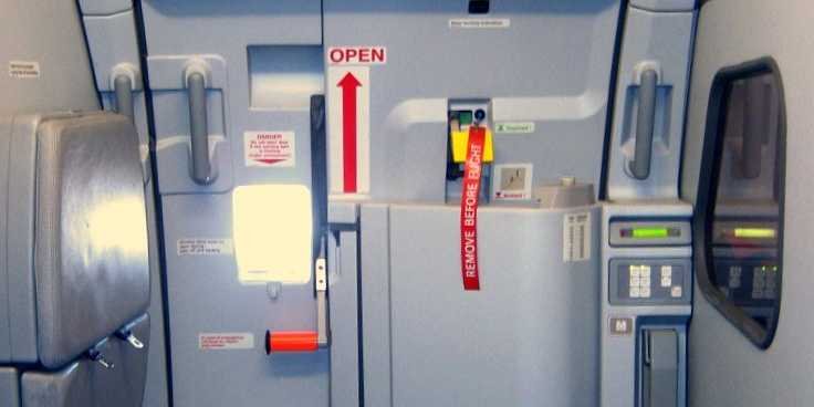 Разрушаем самые популярные заблуждения и мифы о полетах на самолетах мифы о полетах на самолете, заблуждения полеты на самолете, мифы о самолетах