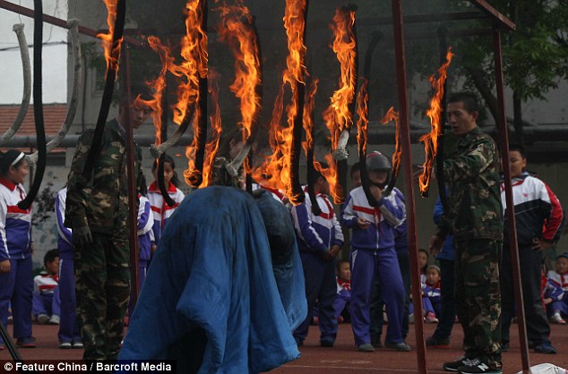 пожарная безопасность школьники китая, пожарная безопасность по китайски, уроки пожарной безопасности в школе