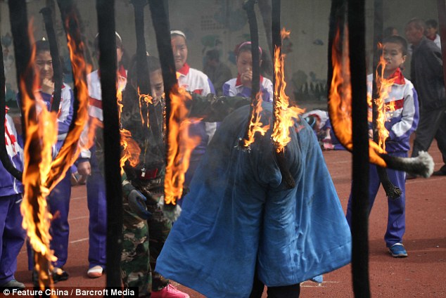 пожарная безопасность школьники китая, пожарная безопасность по китайски, уроки пожарной безопасности в школе