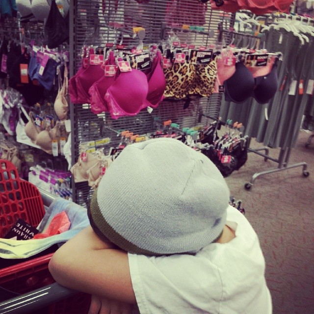 дети в магазине, смешные фото детей, дети с родителями в магазине