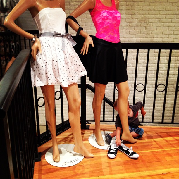 дети в магазине, смешные фото детей, дети с родителями в магазине