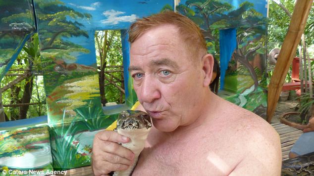 змеиный массаж, массаж четырьмя питонами, 4 питона массаж, зоопарк Себу Филиппины