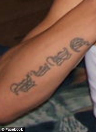 Арестованный голубоглазый преступник, свел с ума женскую половину интернета Арестованный красавчик, голубоглазый преступник, Джереми Микс, Jeremy Meeks, самый красивый преступник