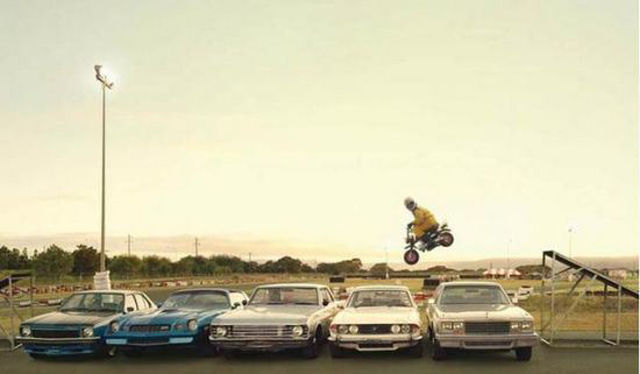 Сначала всё было нормально, а потом случилась эта хрень дерьмо случается, началась хрень, смешные неловкие ситуации, всё было нормально