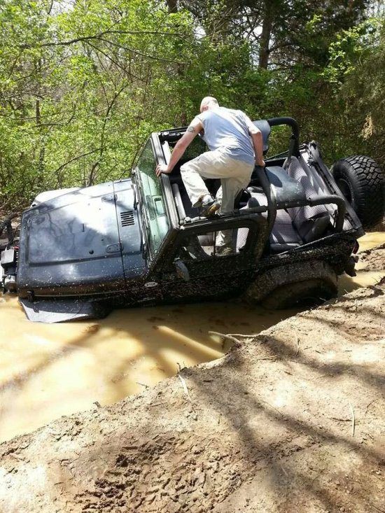 Сначала всё было нормально, а потом случилась эта хрень дерьмо случается, началась хрень, смешные неловкие ситуации, всё было нормально