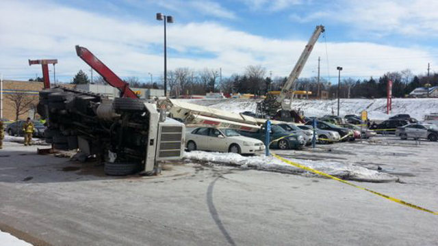 Сначала всё было нормально, а потом случилась эта хрень дерьмо случается, началась хрень, смешные неловкие ситуации, всё было нормально