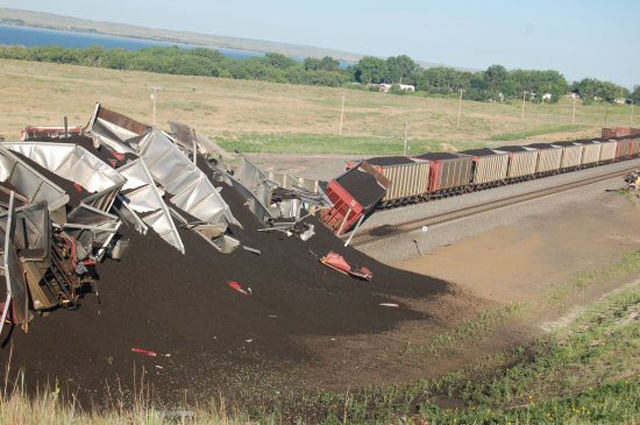 Сначала всё было нормально, а потом случилась эта хрень дерьмо случается, началась хрень, смешные неловкие ситуации, всё было нормально