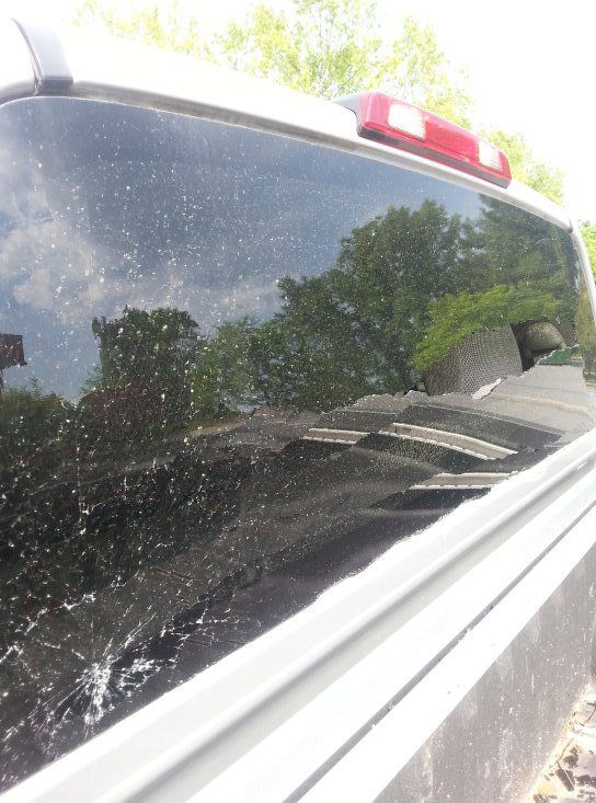 Сначала всё было нормально, а потом случилась эта хрень дерьмо случается, началась хрень, смешные неловкие ситуации, всё было нормально