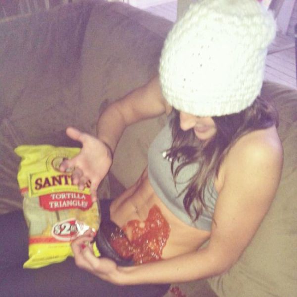 Сначала всё было нормально, а потом случилась эта хрень дерьмо случается, началась хрень, смешные неловкие ситуации, всё было нормально