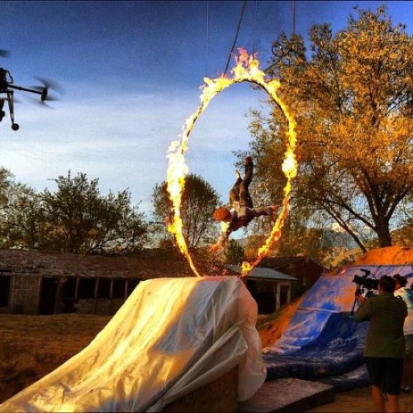 Сначала всё было нормально, а потом случилась эта хрень дерьмо случается, началась хрень, смешные неловкие ситуации, всё было нормально