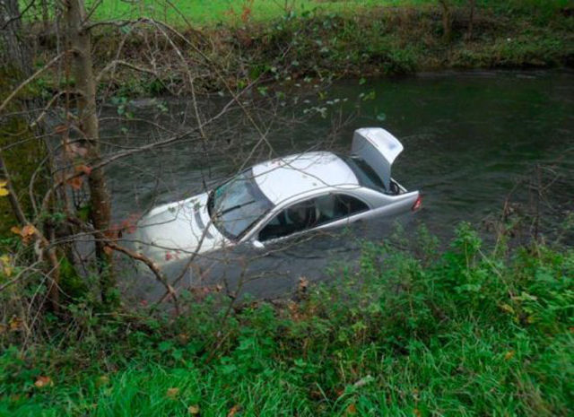 Сначала всё было нормально, а потом случилась эта хрень дерьмо случается, началась хрень, смешные неловкие ситуации, всё было нормально