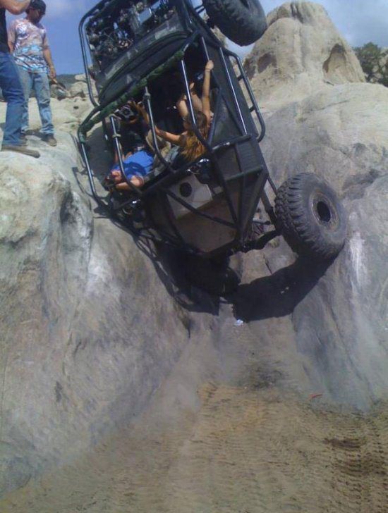 Сначала всё было нормально, а потом случилась эта хрень дерьмо случается, началась хрень, смешные неловкие ситуации, всё было нормально