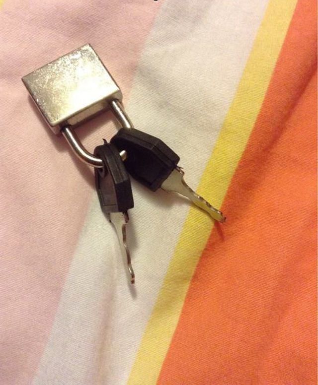 Сначала всё было нормально, а потом случилась эта хрень дерьмо случается, началась хрень, смешные неловкие ситуации, всё было нормально