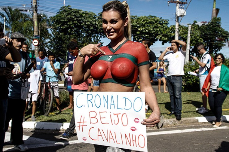 Выгнали с тренировки Португалии, Андресса Урак боди арт, Андрессу Урак , Andressa Urach, miss Bumbum, мисс Бумбум