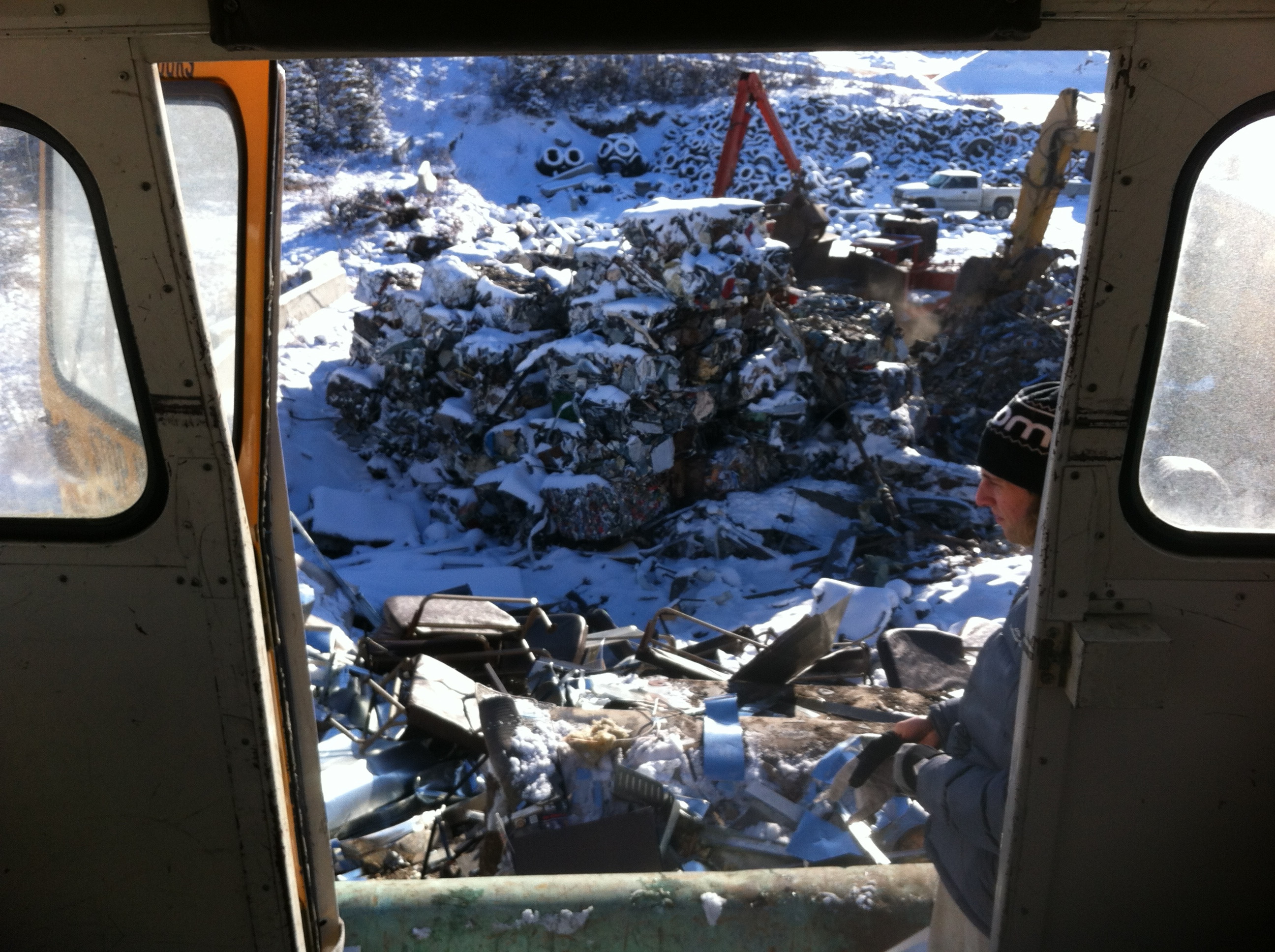 Друзья купили школьный автобус, и превратили его в дом на колесах из школьного автобуса дом на колесах, друзья переделали школьный автобус, австралийцы купили дом школьный автобус