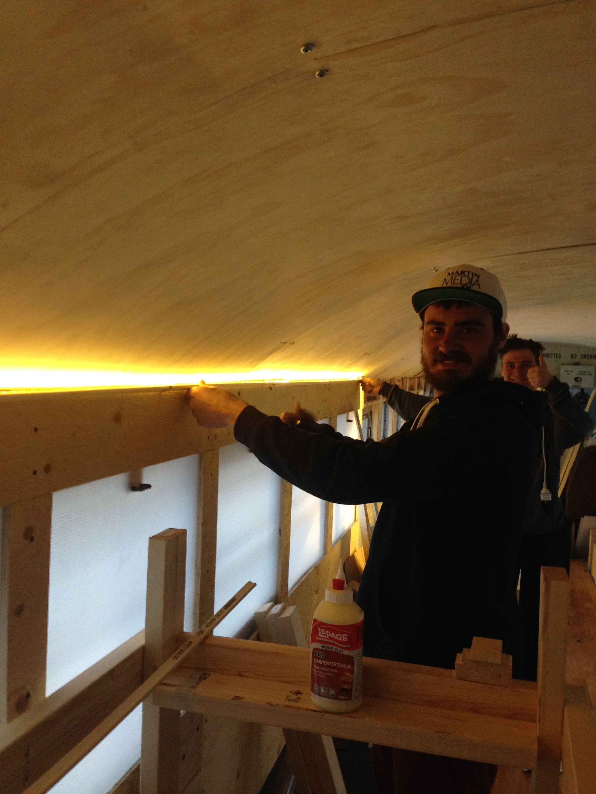 Друзья купили школьный автобус, и превратили его в дом на колесах из школьного автобуса дом на колесах, друзья переделали школьный автобус, австралийцы купили дом школьный автобус