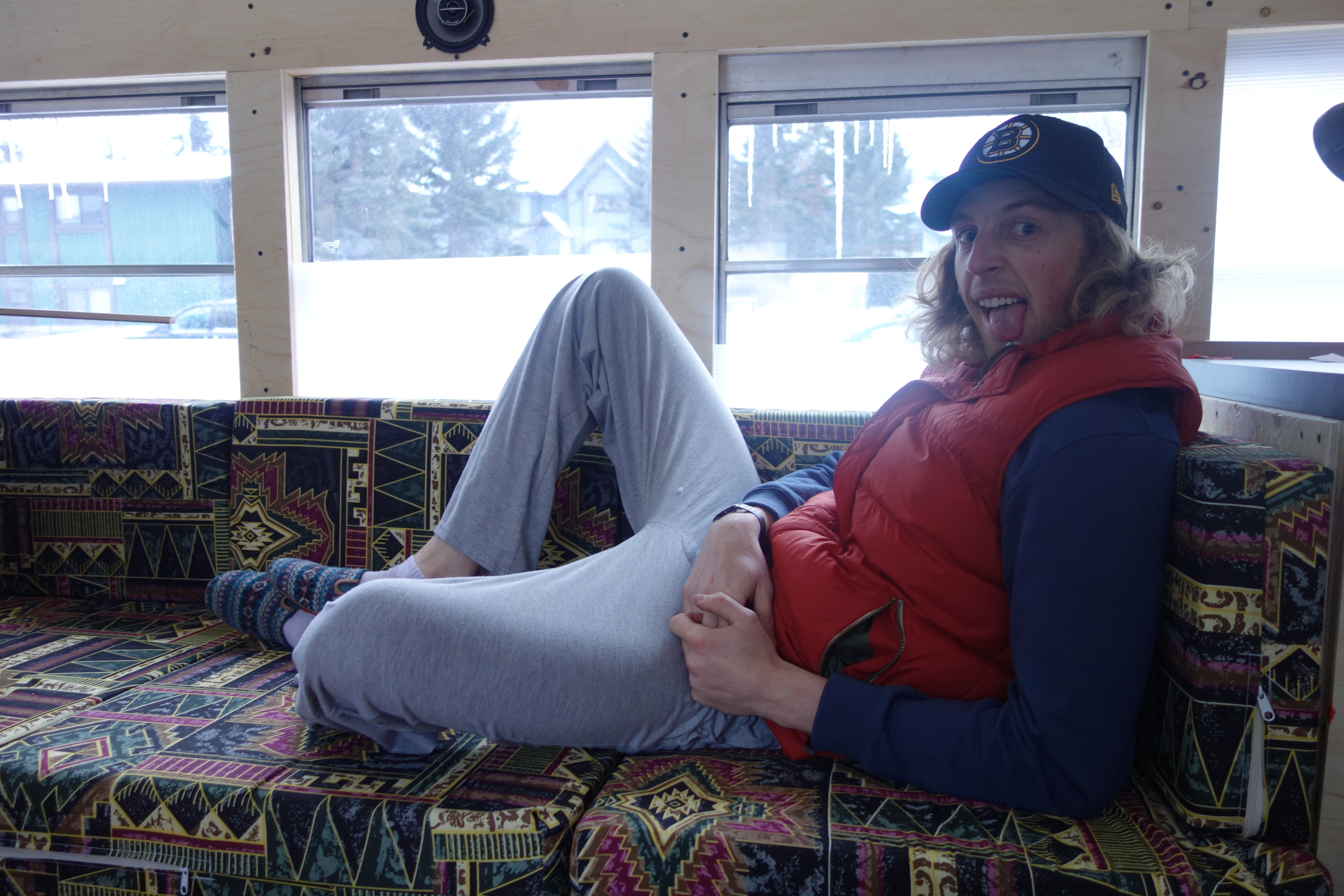 Друзья купили школьный автобус, и превратили его в дом на колесах из школьного автобуса дом на колесах, друзья переделали школьный автобус, австралийцы купили дом школьный автобус