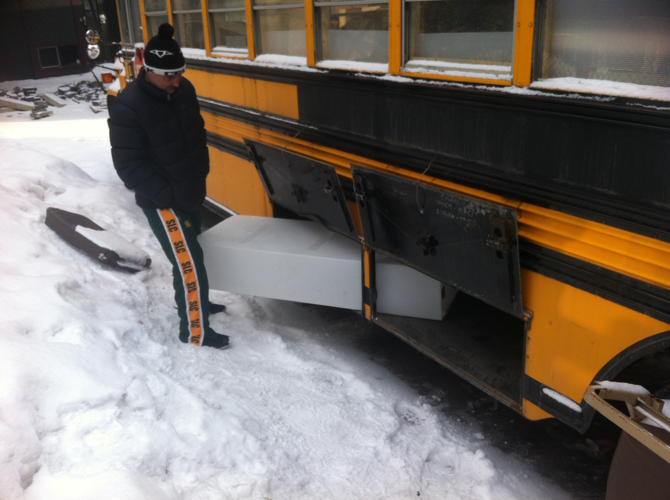 Друзья купили школьный автобус, и превратили его в дом на колесах из школьного автобуса дом на колесах, друзья переделали школьный автобус, австралийцы купили дом школьный автобус