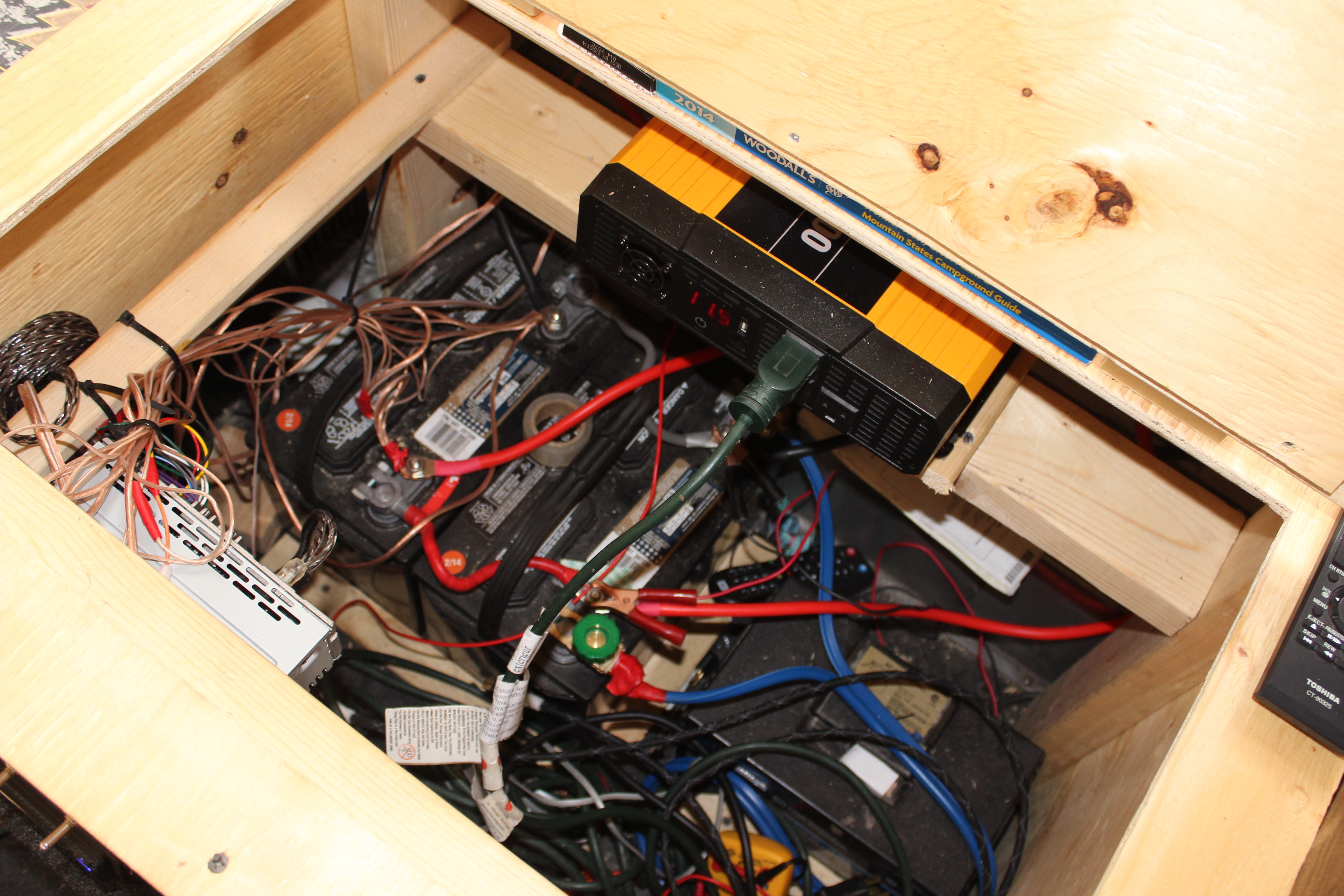 Друзья купили школьный автобус, и превратили его в дом на колесах из школьного автобуса дом на колесах, друзья переделали школьный автобус, австралийцы купили дом школьный автобус