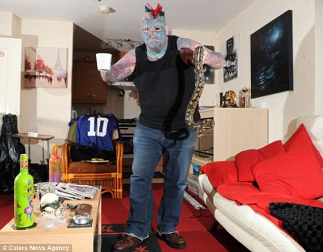 Самый татуированный человек Британии Мэтью Уиллан, Mathew Whelan, самый татуированный Британии, 90% тела татуировки